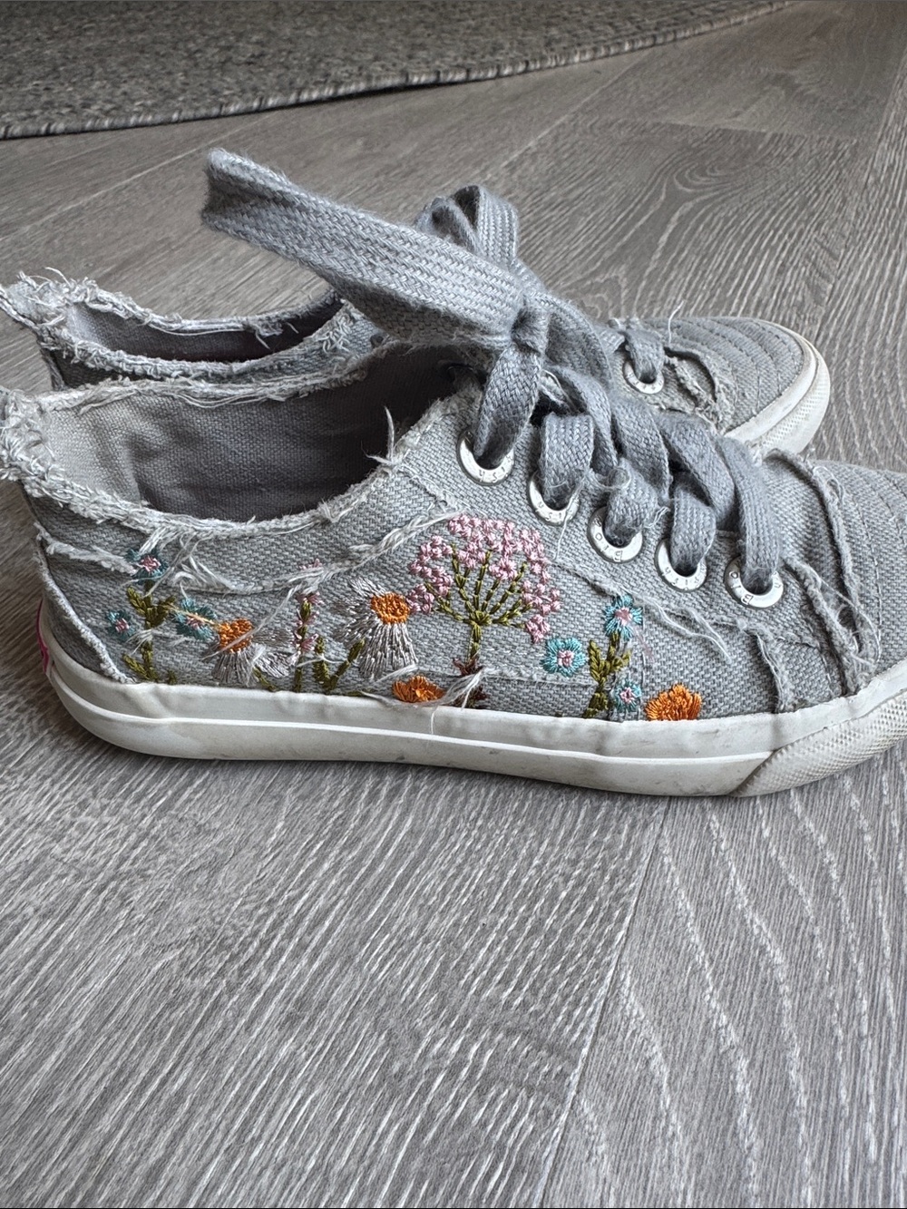 Girls' blowfish Gray Embroidered Canvas Sneakers with Floral Detail